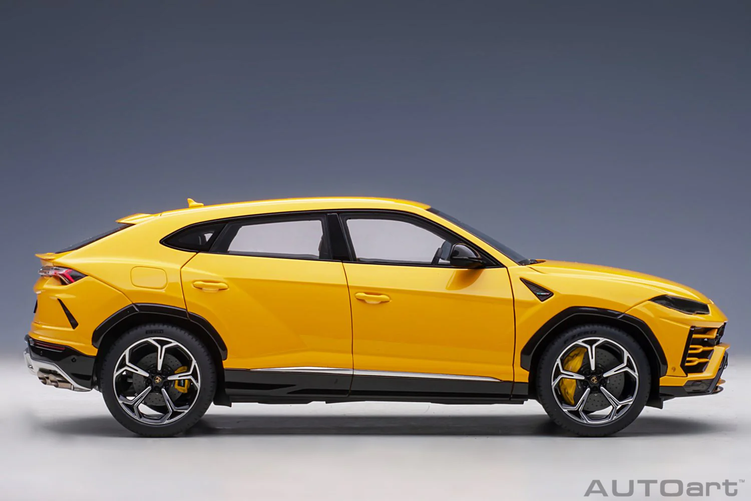 AUTOart Lamborghini Urus Giallo Auge (Yellow) 1:18 - Image 4