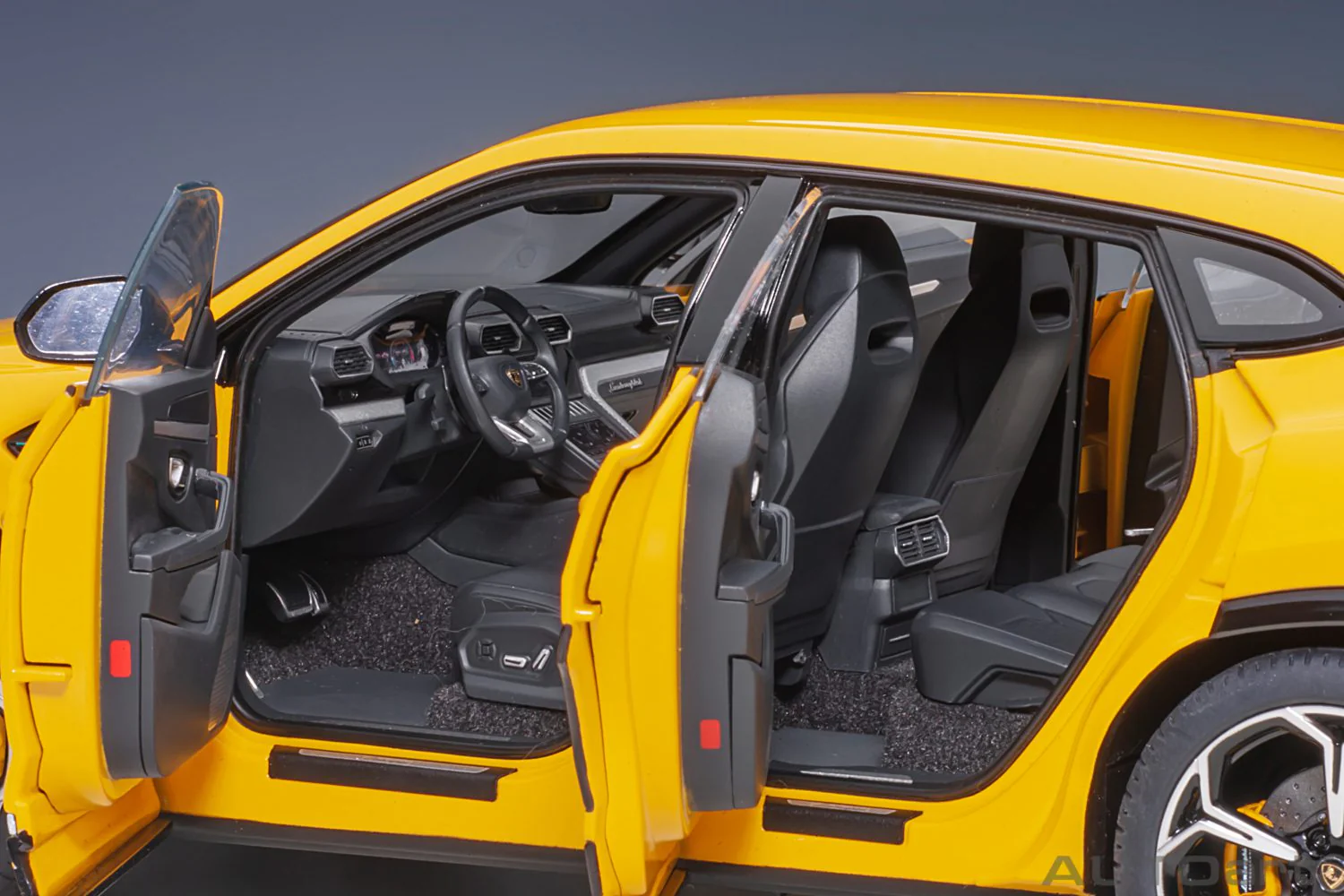 AUTOart Lamborghini Urus Giallo Auge (Yellow) 1:18 - Image 9