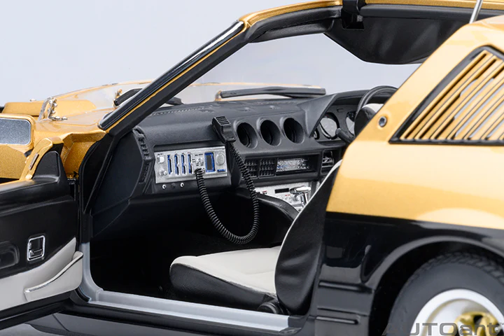 AUTOart 1979 Nissan Fairlady Z (S130) Seibu-Keisatsu Super Z Gold & Black 1:18 - Image 10