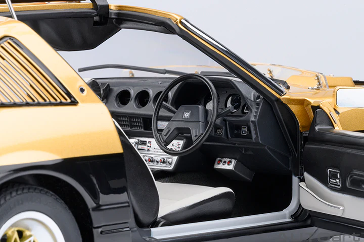 AUTOart 1979 Nissan Fairlady Z (S130) Seibu-Keisatsu Super Z Gold & Black 1:18 - Image 11