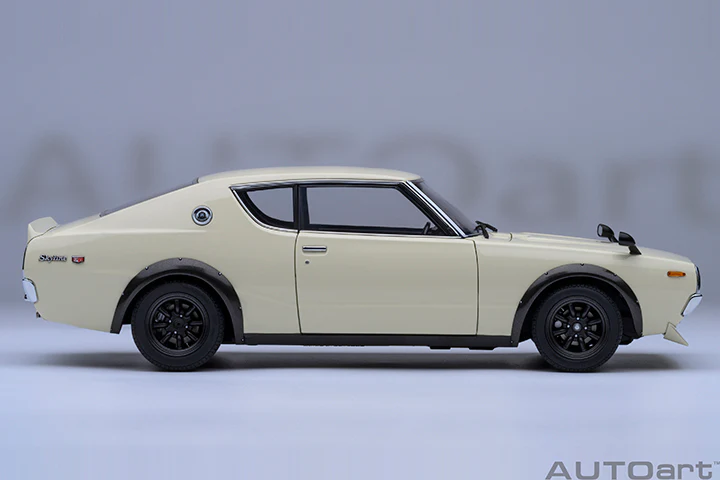 AUTOart Nissan Skyline 2000 GT-R (KPGC110) Z-Tune White 1:18 - Image 4