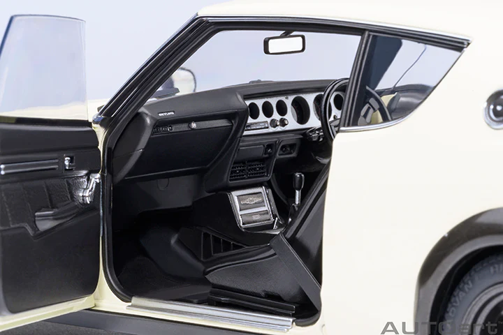 AUTOart Nissan Skyline 2000 GT-R (KPGC110) Z-Tune White 1:18 - Image 9