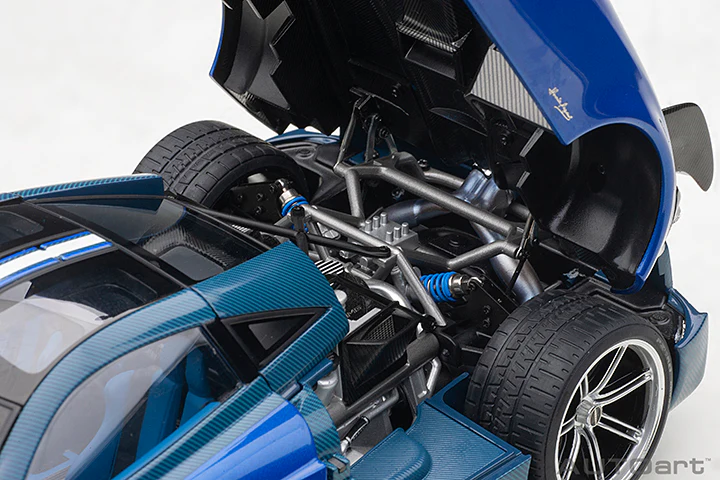 AUTOart Pagani Huayra BC Blue Francia (Carbon) 1:18 - Image 14