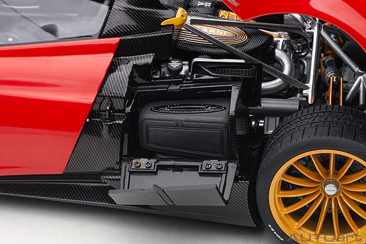 AUTOart Pagani Huayra Roadster Rosso Monza Red Carbon 1:18 - Image 18