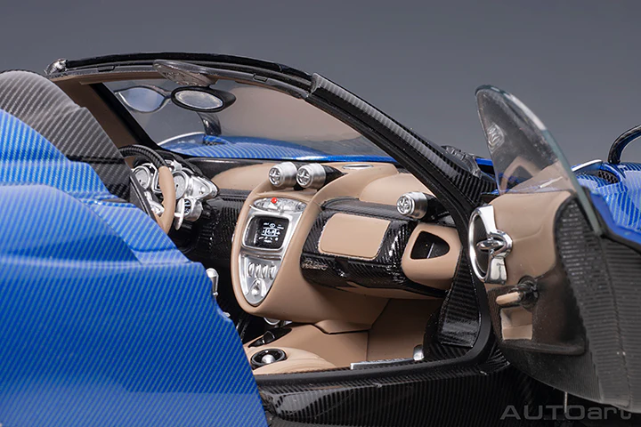 AUTOart Pagani Huayra Roadster Tricolor Blue Carbon Fiber (Full Body) 1:18 - Image 10