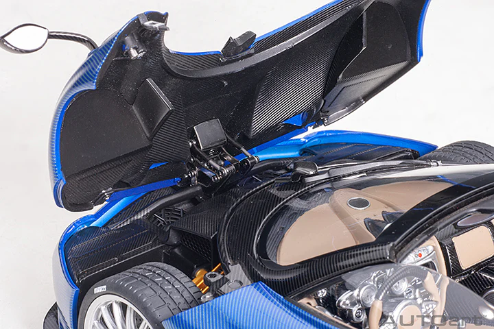 AUTOart Pagani Huayra Roadster Tricolor Blue Carbon Fiber (Full Body) 1:18 - Image 11