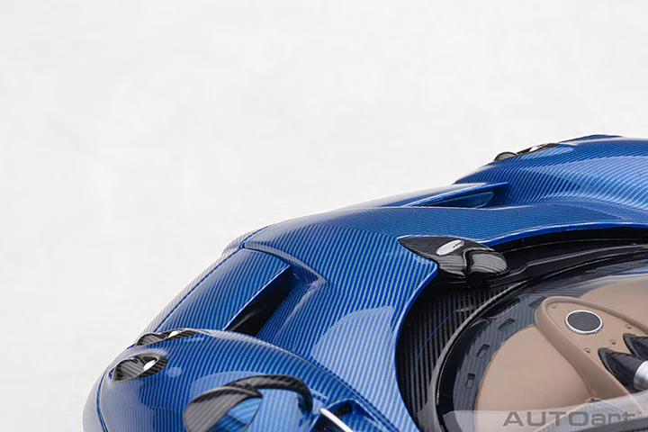 AUTOart Pagani Huayra Roadster Tricolor Blue Carbon Fiber (Full Body) 1:18 - Image 12