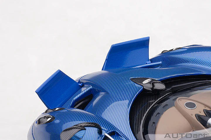AUTOart Pagani Huayra Roadster Tricolor Blue Carbon Fiber (Full Body) 1:18 - Image 13