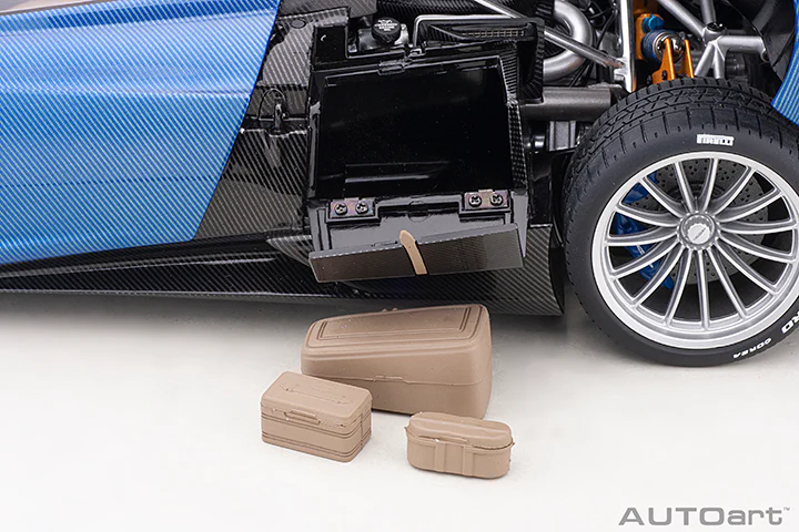 AUTOart Pagani Huayra Roadster Tricolor Blue Carbon Fiber (Full Body) 1:18 - Image 17