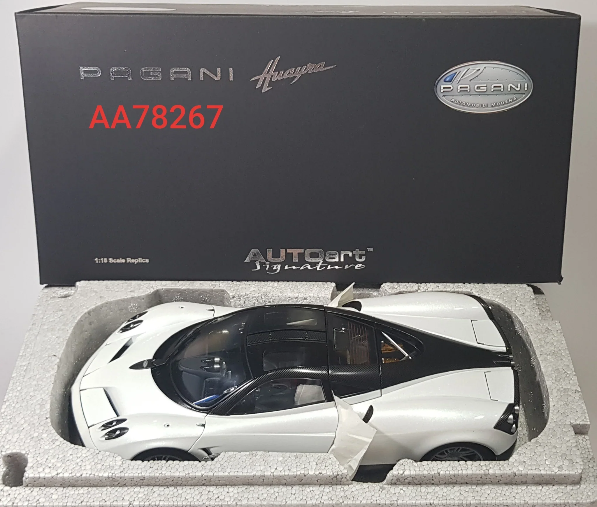 AUTOart Pagani Huayra White AUTOart Signature DIECAST 1:18 - Image 2