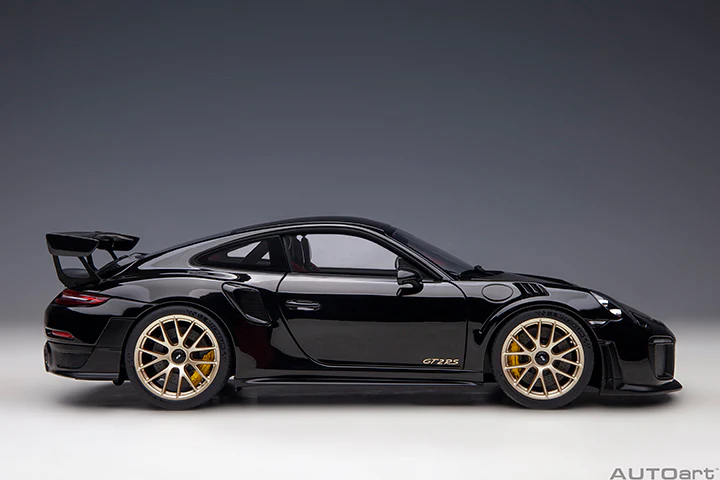 AUTOart Porsche 911 991.2 GT2 RS w/ Weissach Pkg Black 1:18 - Image 4