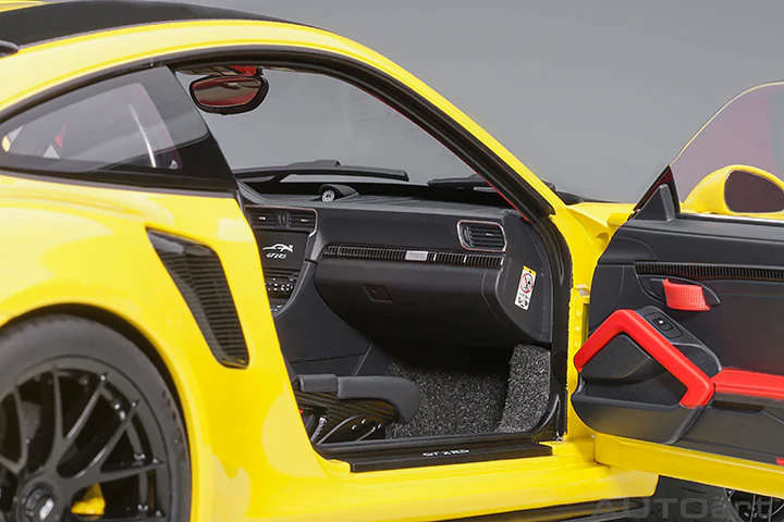 AUTOart Porsche 911 991.2 GT2 RS w/ Weissach Pkg Racing Yellow 1:18 - Image 10