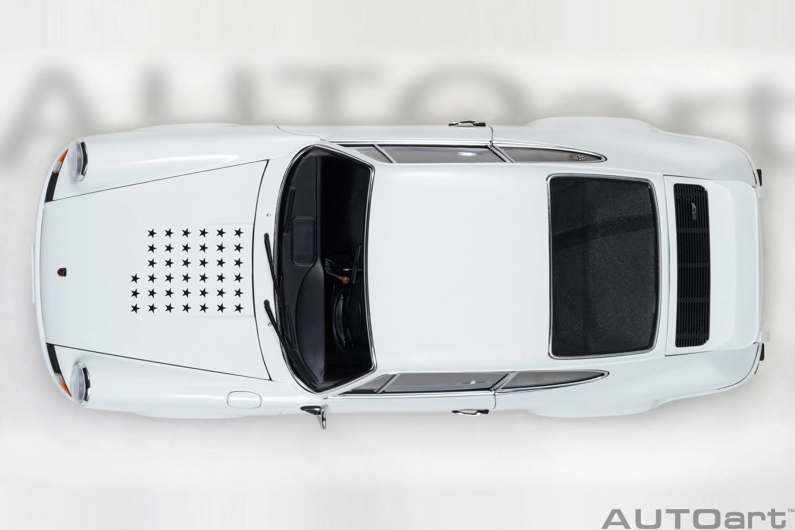 AUTOart Porsche 911 Carrera 2.7 RS Grand Prix White w/ Red "The Circuit Wolf" 1:18 - Image 7