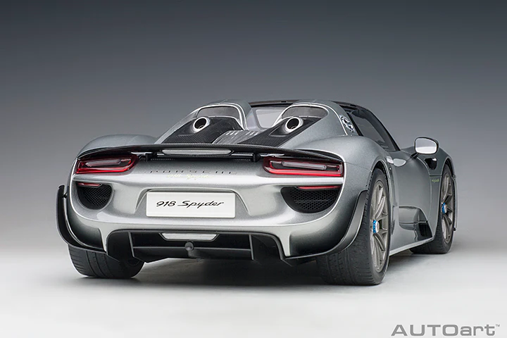 AUTOart Porsche 918 Spyder Weissach Package, GT Silver Metallic 1:12 - Image 15