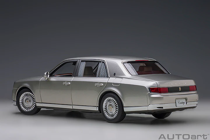 AUTOart Toyota Century Special Edition with Curtain Silver 1:18 - Image 2