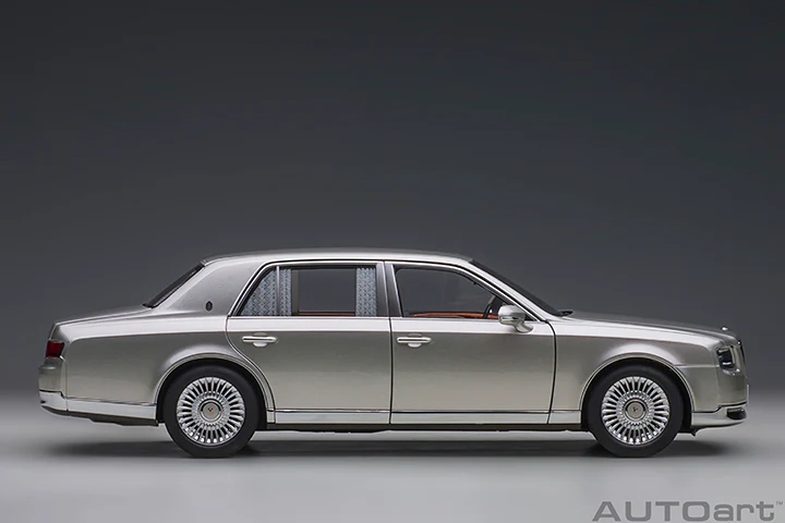 AUTOart Toyota Century Special Edition with Curtain Silver 1:18 - Image 4