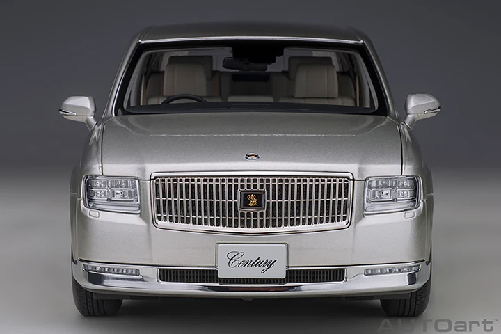 AUTOart Toyota Century Special Edition with Curtain Silver 1:18 - Image 5