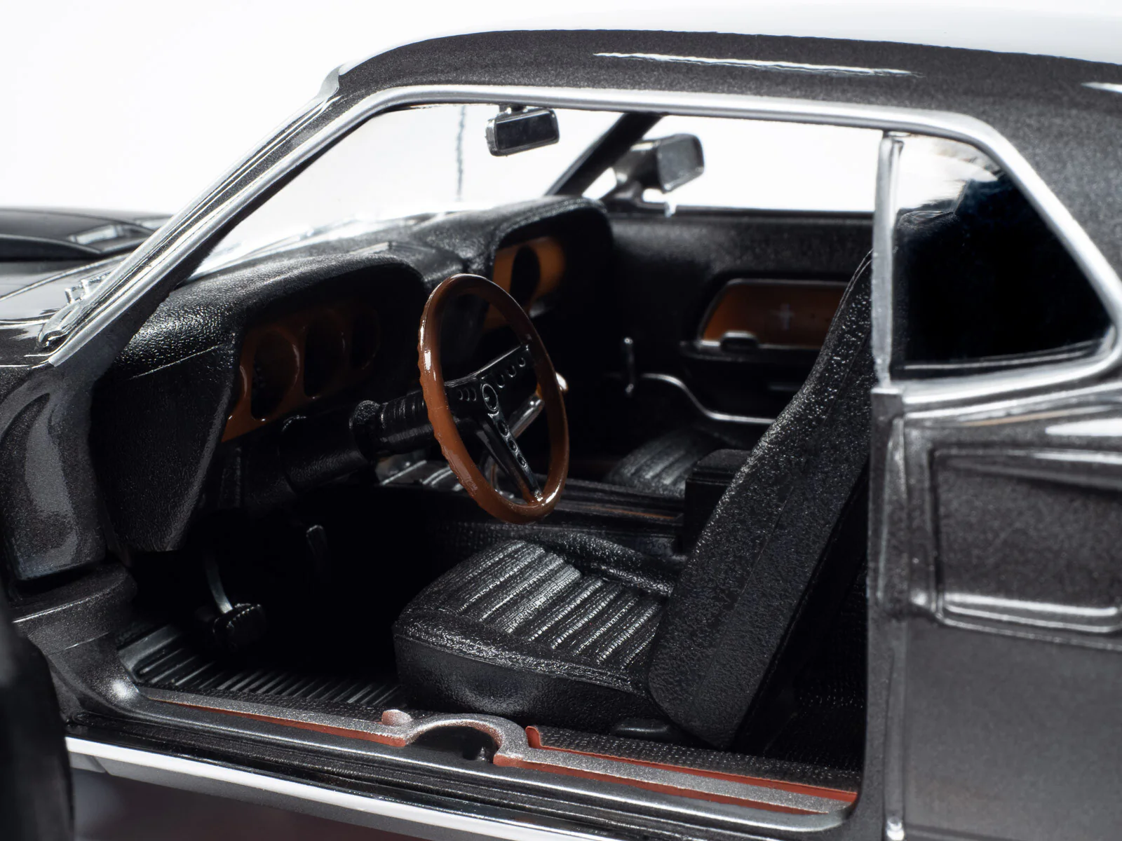 Autoworld 1969 Ford Mustang Boss 429 "John Wick" Hitman Grey Metallic 1:18 - Image 5