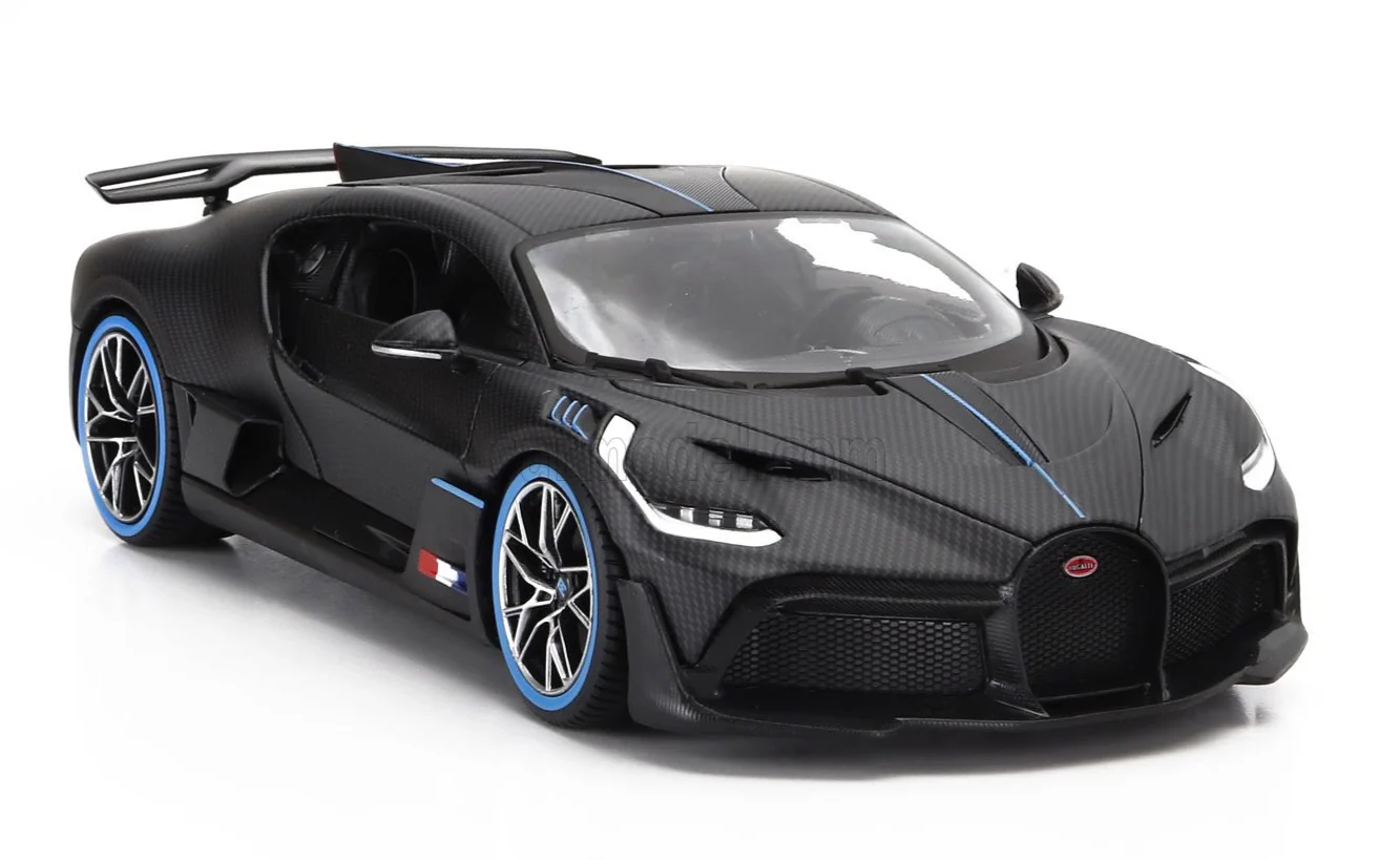 Bburago 2018 Bugatti Divo 50th Anniversary Full Carbon 1:18 - Image 4