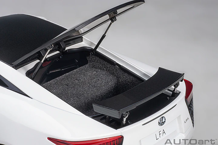 AUTOart 2012 Lexus LFA Whitest White and Carbon Black 1:18 - Image 10