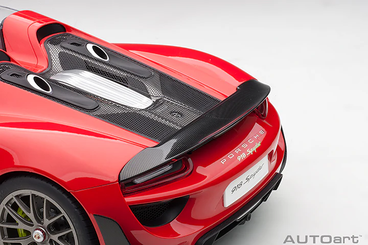 AUTOart Porsche 918 Spyder Weissach Package Guards Red 1:12 - Image 15