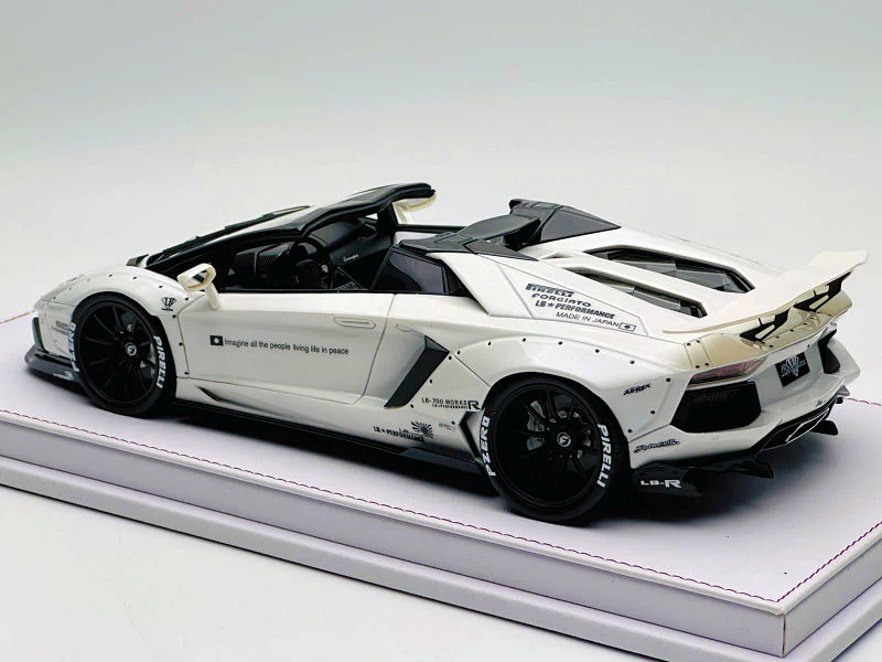 GL Model Lamborghini Aventador Roadster SVJ White w/ Black Wheels 1:18 WITH DISPLAY - Image 2