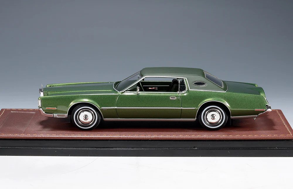 GLM Models 1972 Lincoln Continental Mark IV Light Ivy Moondust Poly (Green) 1:43 - Image 2