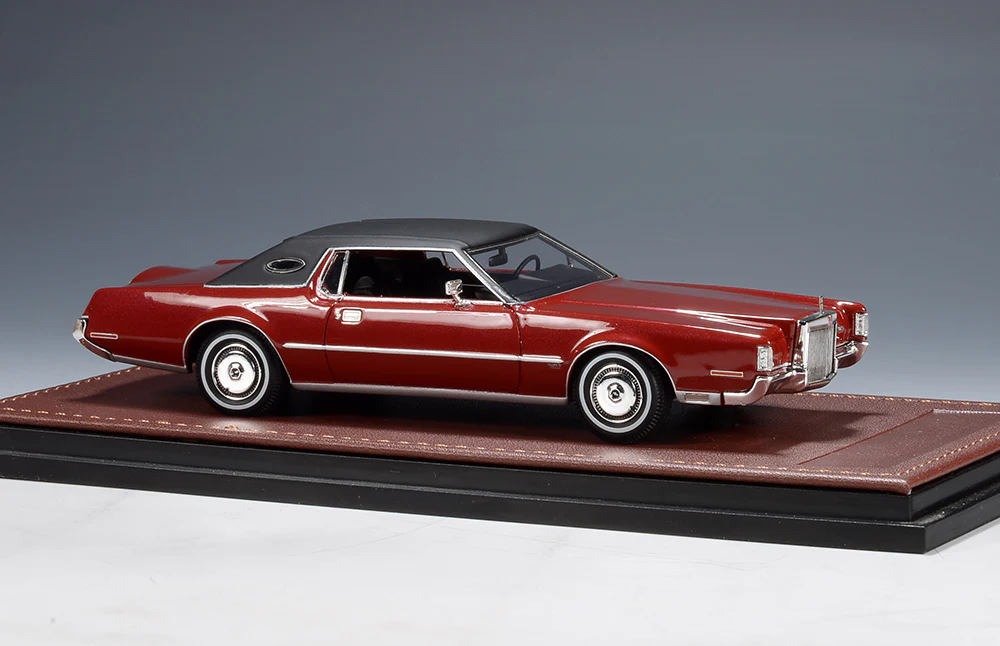 GLM Models 1972 Lincoln Continental Mark IV Red Moondust Poly 1:43 - Image 4