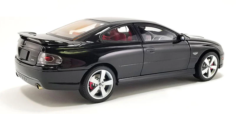 GMP 2006 Pontiac GTO 6.0 Coupe Black 1:18 - Image 3