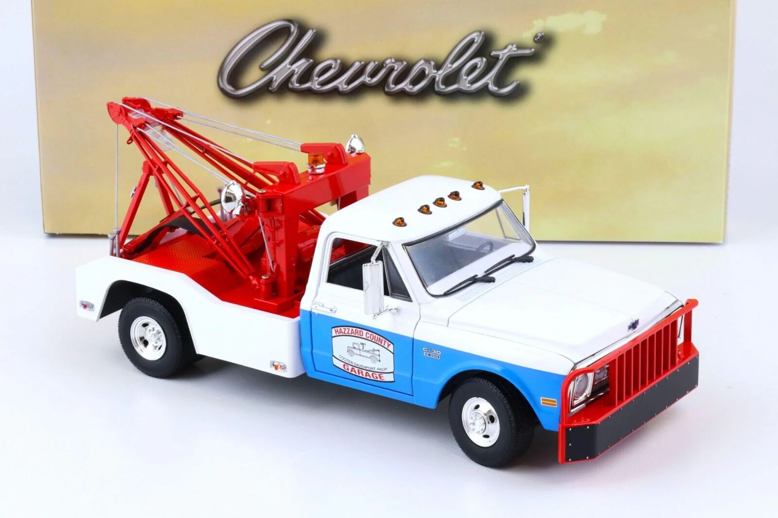 Greenlight 1969 Chevrolet C-30 Dually Wrecker Hazard County Garage White 1:18 - Image 4