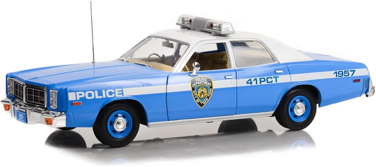 Greenlight 1978 Dodge Monaco NYPD Police Cruiser Blue 1:18 - Image 9