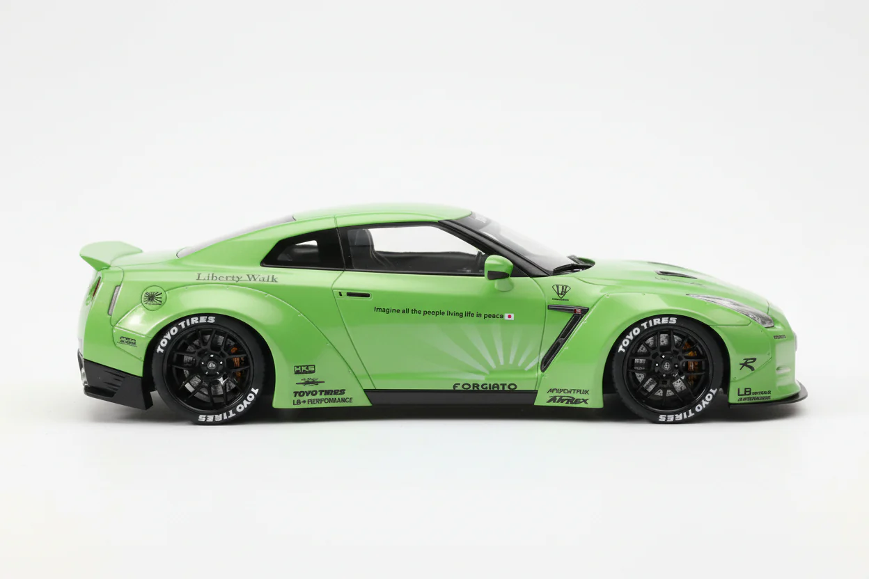 GT Spirit 2016 Nissan Skyline GT-R (R35) LB Performance Green 1:18 - Image 4