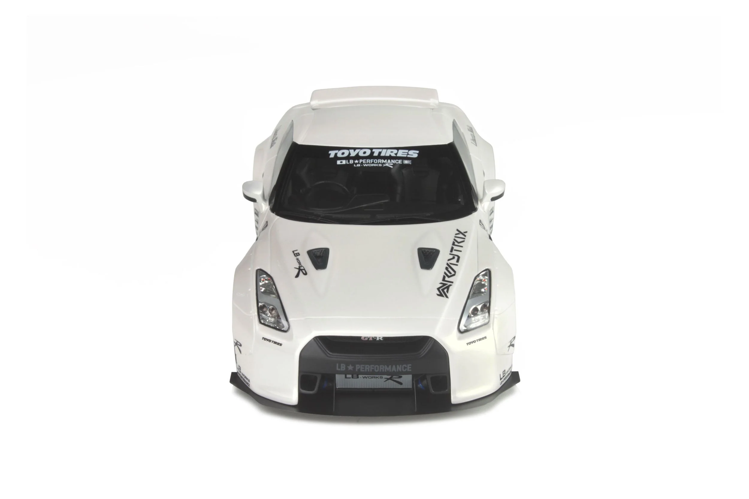 GT Spirit 2016 Nissan Skyline GT-R (R35) LB Performance White 1:18 - Image 8