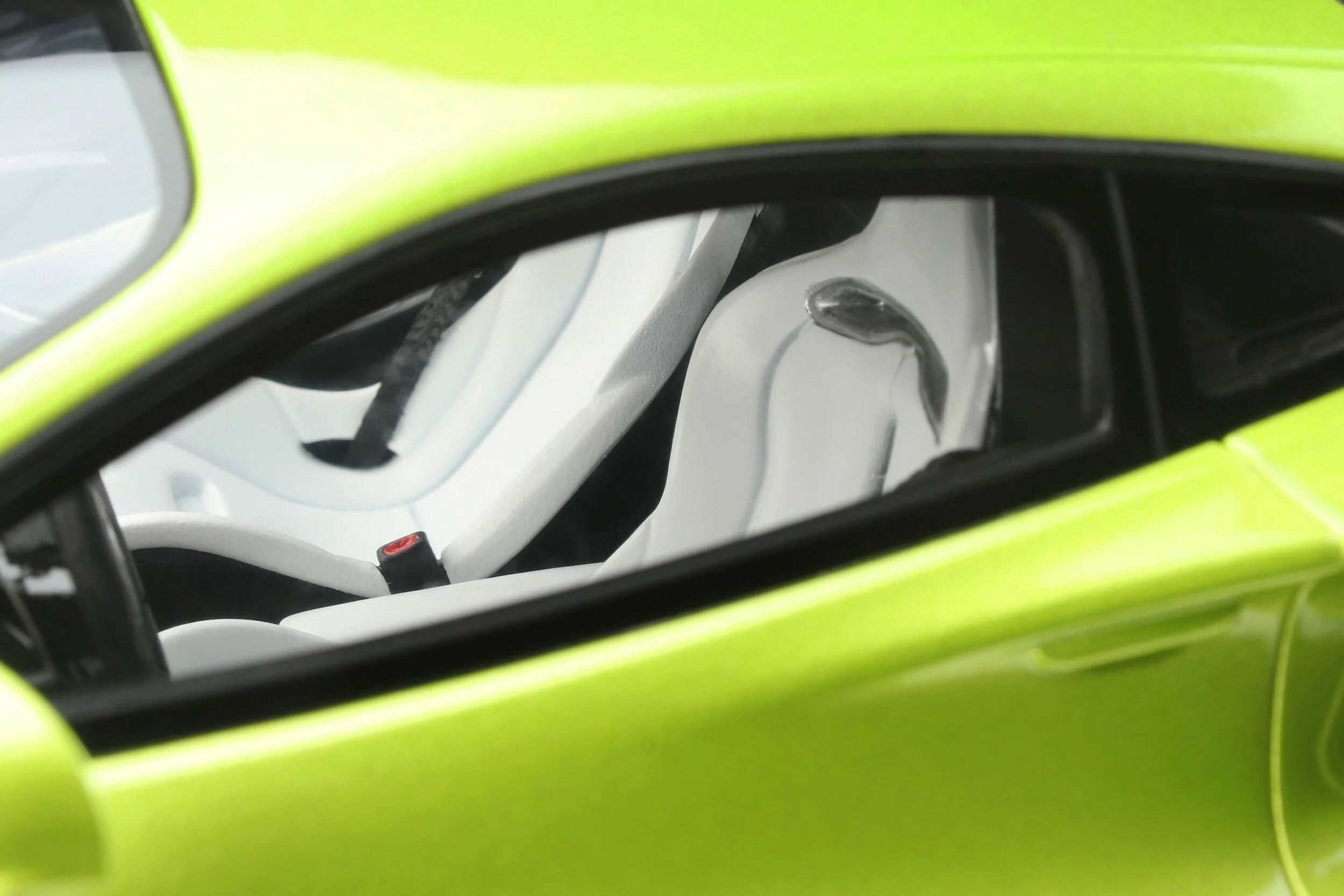 GT Spirit 2021 Mclaren Artura Flux Green Metallic 1:18 LIMITED, Resin - Image 10