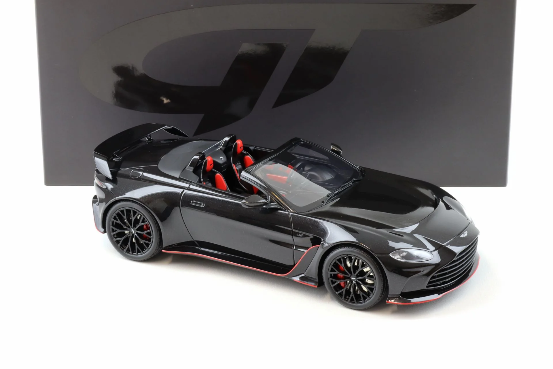 GT Spirit 2023 Aston Martin V12 Vantage Roadster Onyx Black w/ Red Trim 1:18 - Image 2