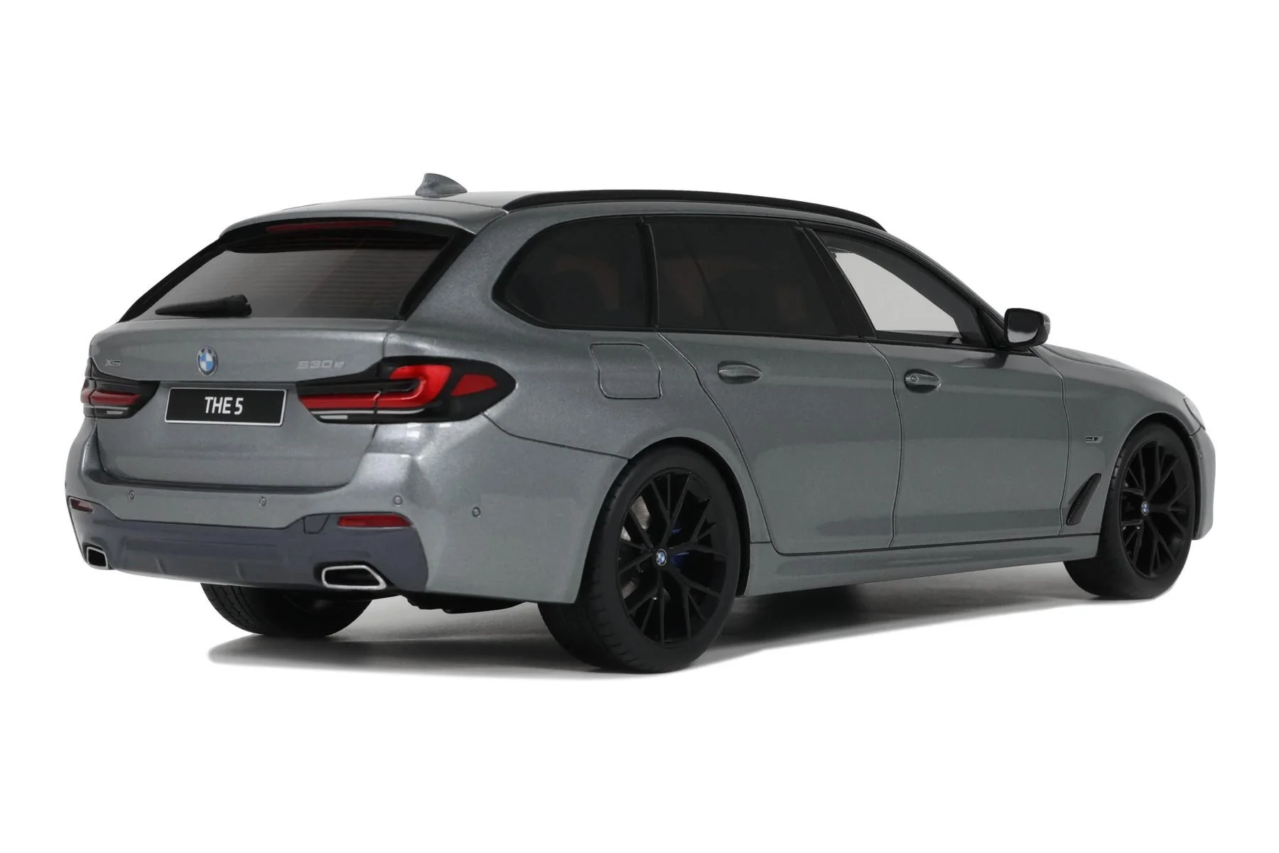 GT Spirit 2023 BMW 530E (G60) Xdrive M Sport Touring Wagon Grey Metallic 1:18 - Image 6