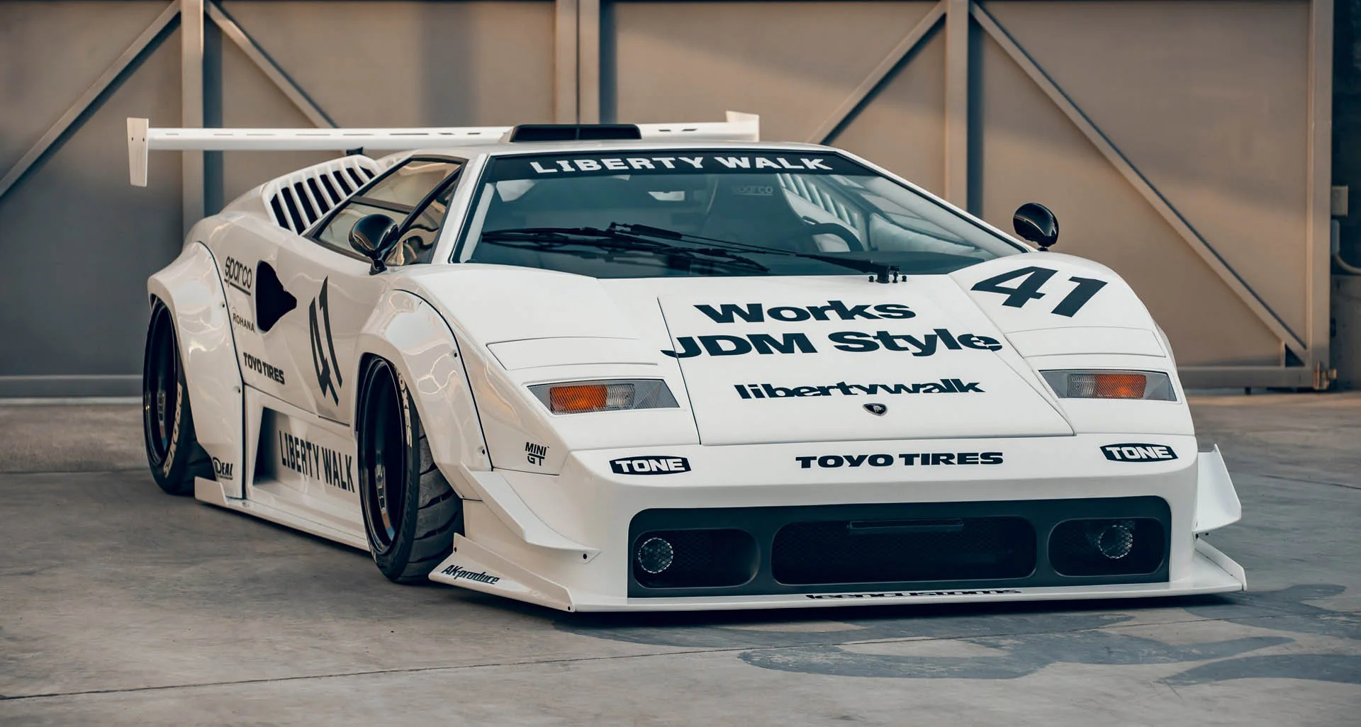 GT Spirit 2023 Lamborghini Countach LB-Works White 1:18 - Image 2