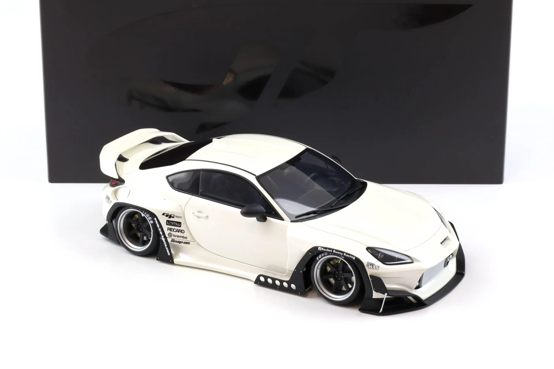 GT Spirit 2023 Toyota GR86 Pandem Crystal White 1:18 - Image 2