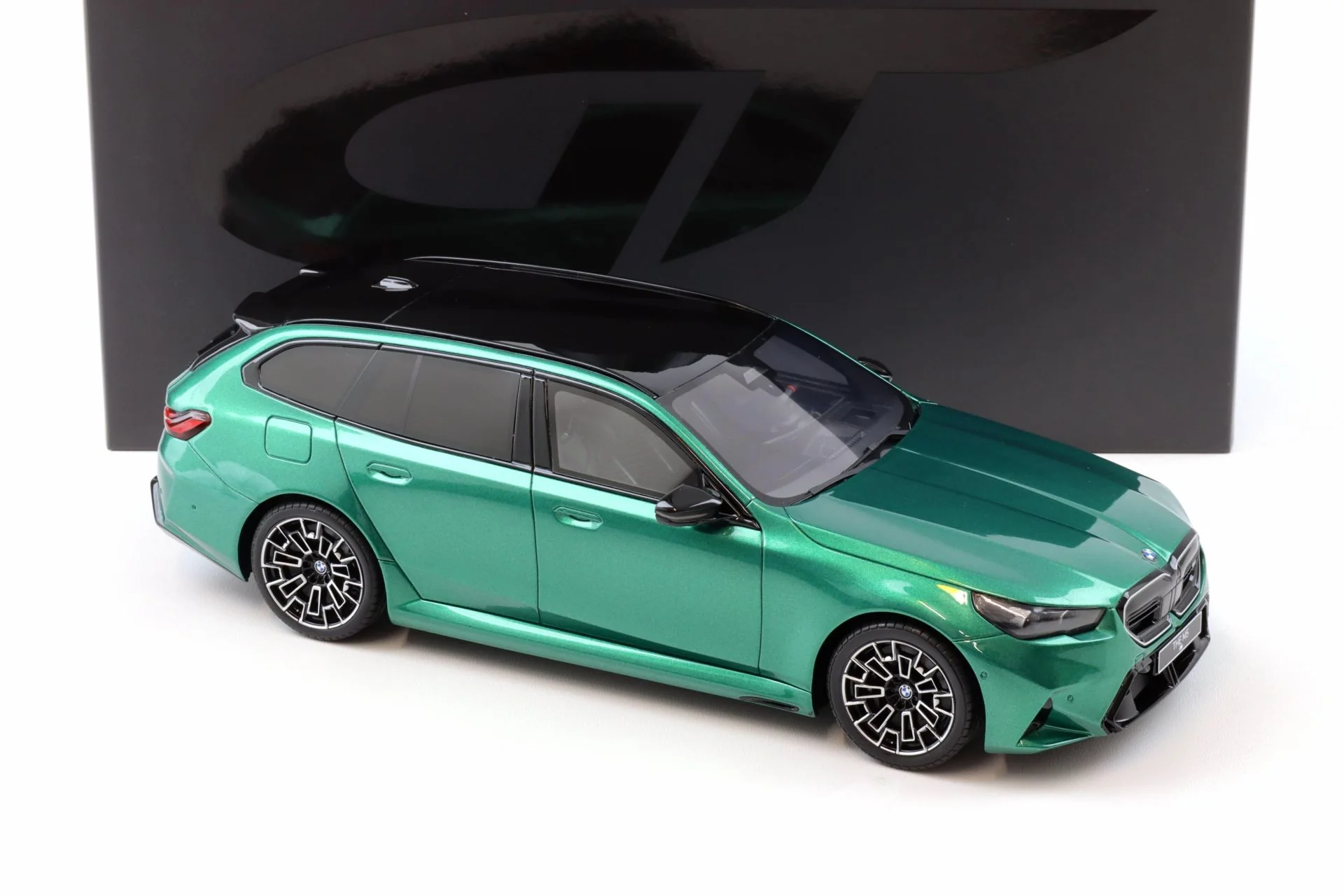 GT Spirit 2024 BMW G99 M5 Touring Wagon Isle of Man Green Metallic 1:18 - Image 2