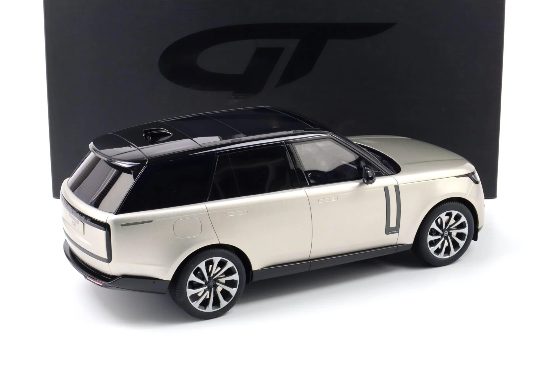 GT Spirit 2024 Land Rover Range Rover P530 Autobiography Gold Metallic 1:12 - Image 3