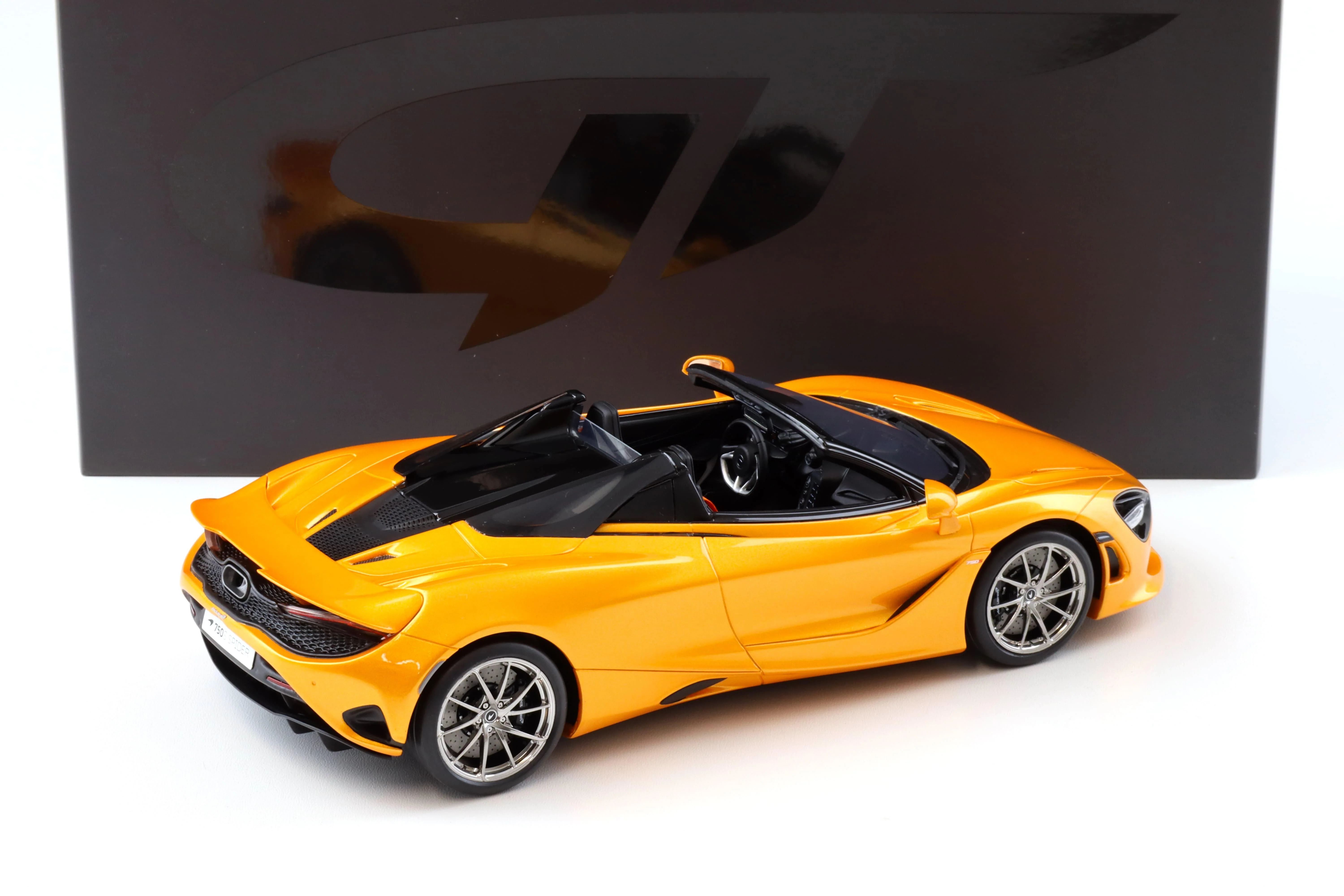 GT Spirit 2024 Mclaren 750S Spyder Papaya Spark Orange 1:18 - Image 3