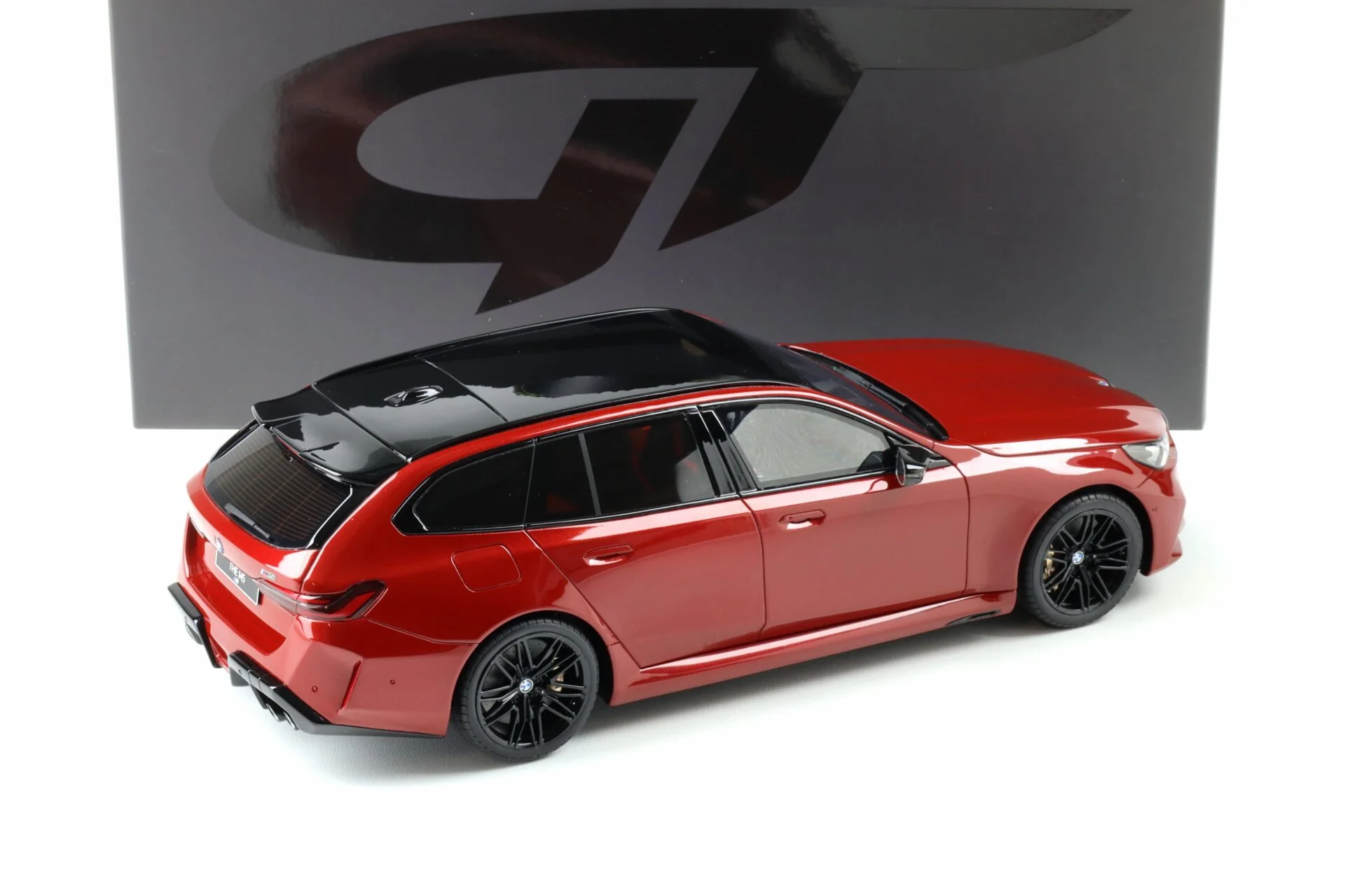 GT Spirit 2025 BMW G99 M5 Touring Wagon Fire Red Metallic 1:18 - Image 3