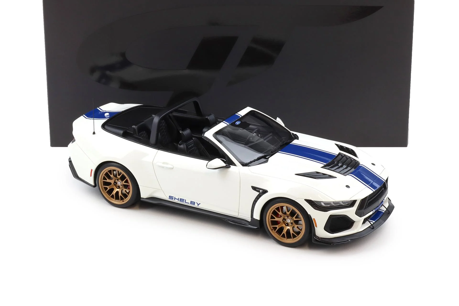 GT Spirit 2025 Ford Shelby Mustang Super Snake Convertible Oxford White 1:18 - Image 2