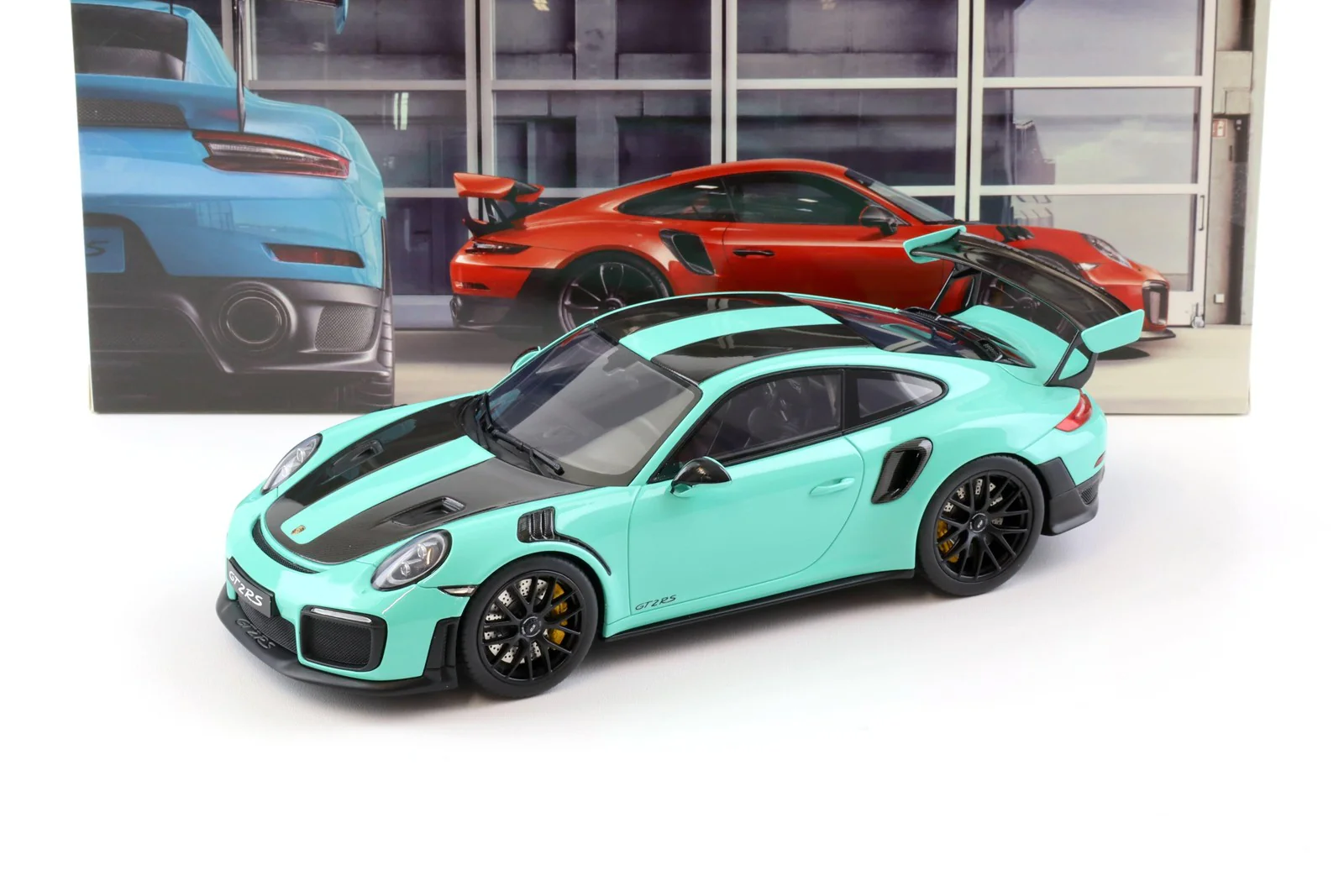 GT Spirit Porsche 911 991.2 GT2 RS w/ Weissach Pkg Mint Green 1:18 Porsche Museum - Image 4