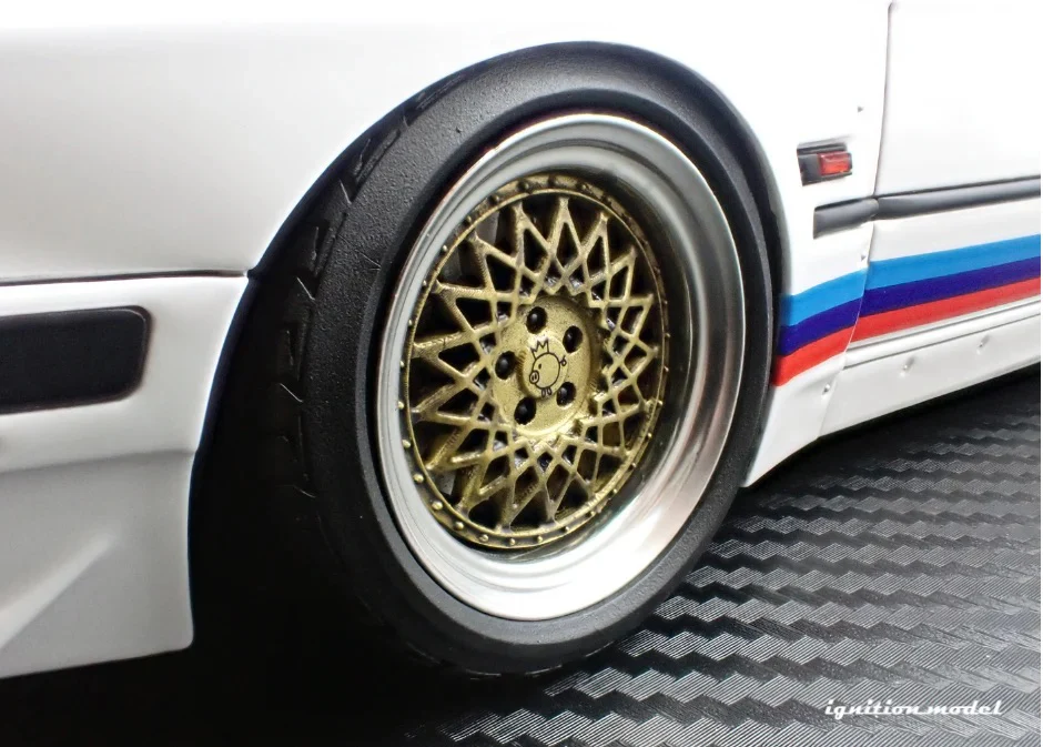 Ignition-Model BMW M3 Pandem 30 (E30) M-Design White 1:18 - Image 33