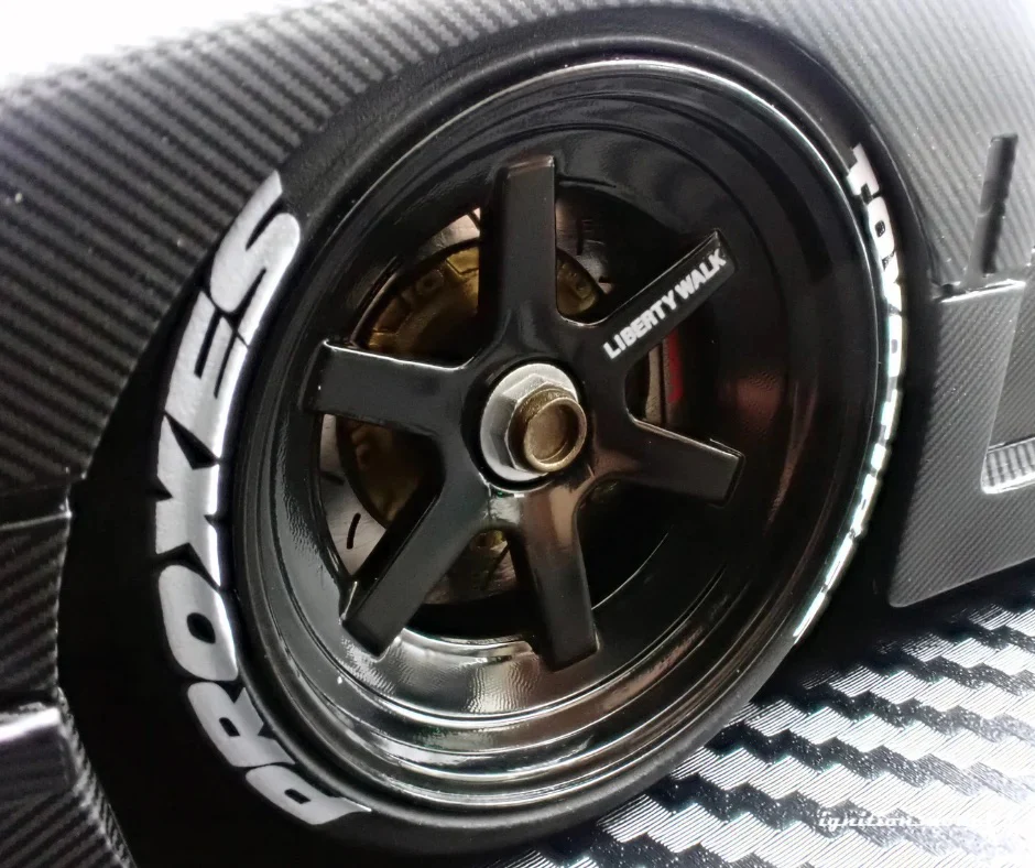 Ignition-Model Ferrari F40 LBWK LB-Works 40 Japan Full Carbon 1:18 - Image 6