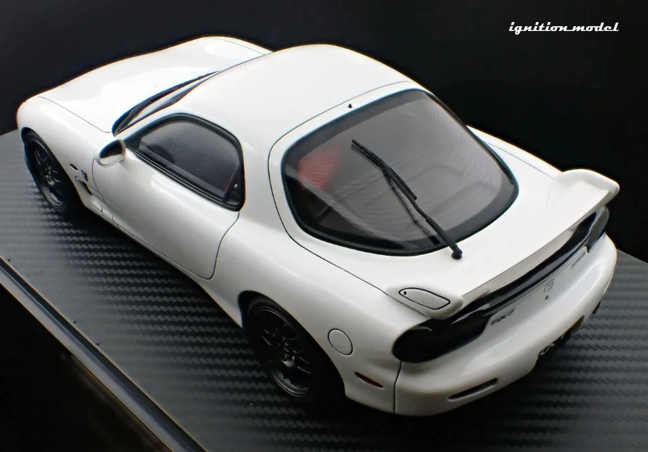 Ignition-Model Mazda RX-7 (FD3S) Spirit R Type A White 1:18 - Image 8