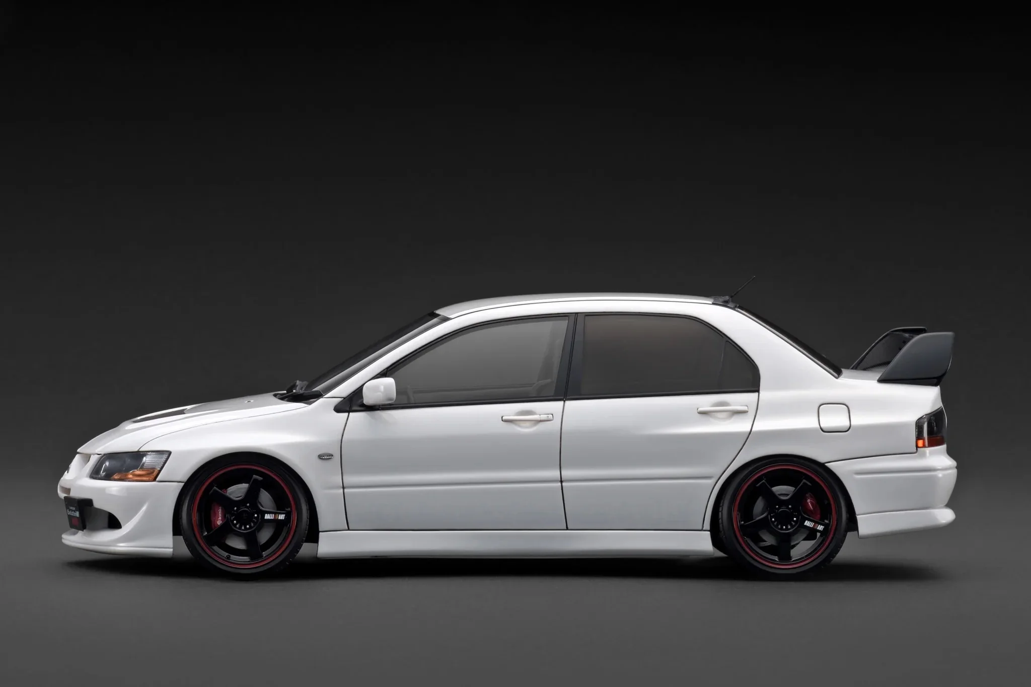 Ignition-Model Mitsubishi Lancer Evolution VIII MR (CT9A) White 1:18 - Image 3