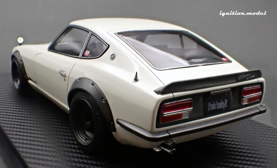 Ignition-Model Nissan Fairlady 240ZG HS30 White 1:18 - Image 5