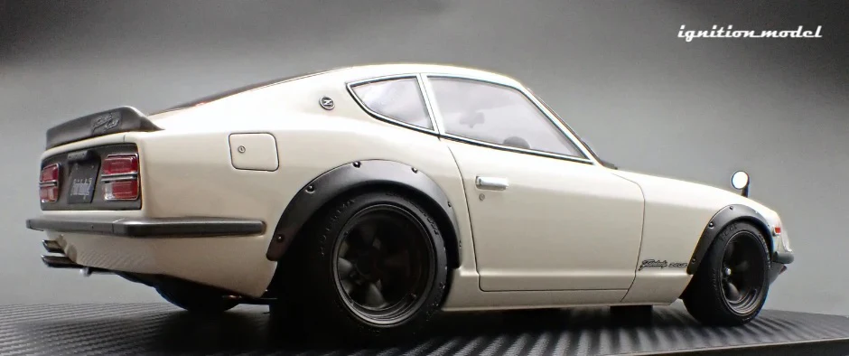 Ignition-Model Nissan Fairlady 240ZG HS30 White 1:18 - Image 6